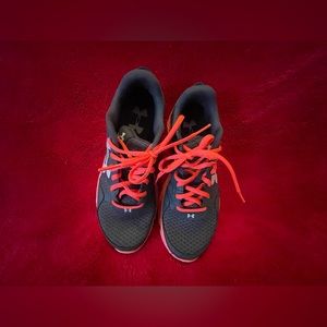 New Balance Size 8 Navy Blue Sneakers